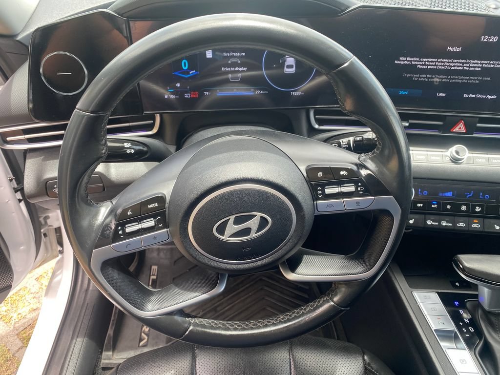 Certified 2024 Hyundai Elantra Limited FWD image 32