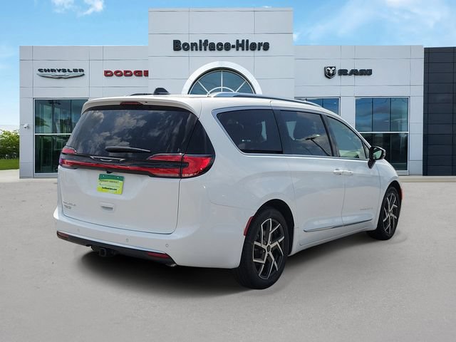 New 2027 Chrysler Pacifica Pinnacle w/ Theater Group FWD image 4