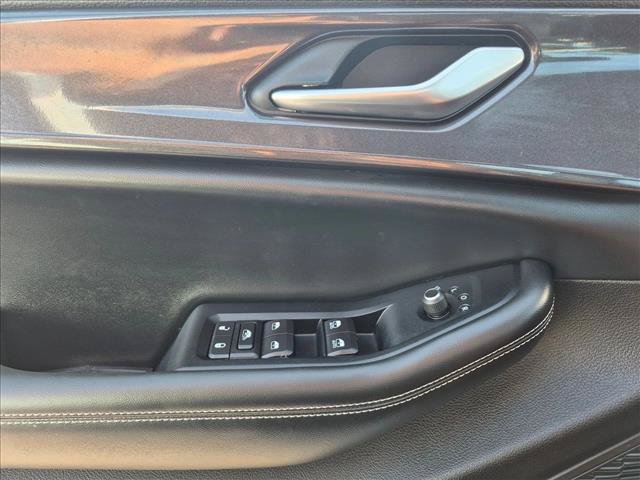 Used 2023 Jeep Grand Cherokee Altitude AWD/4WD image 15