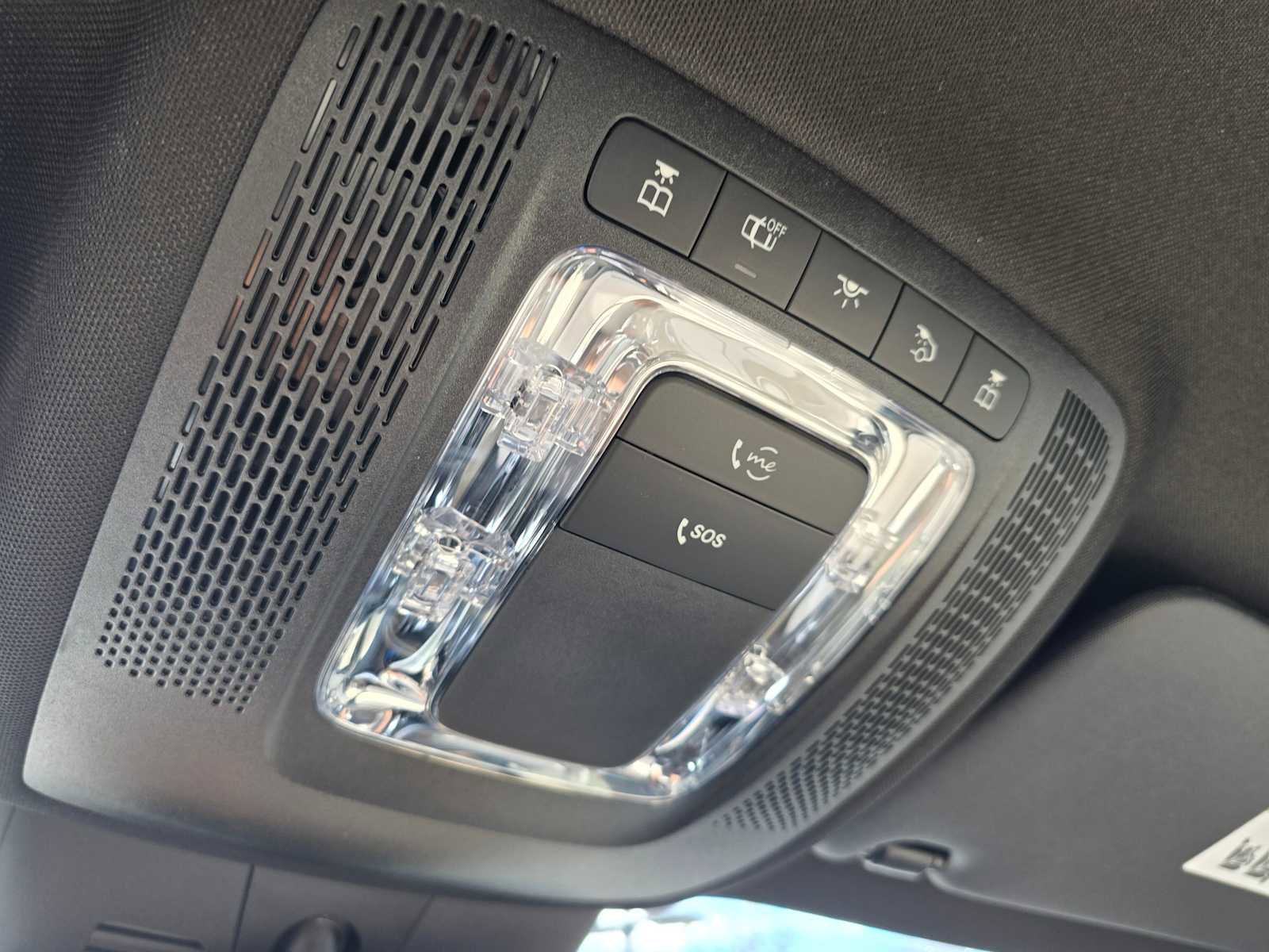 Used 2025 Mercedes-Benz GLB 250 image 34