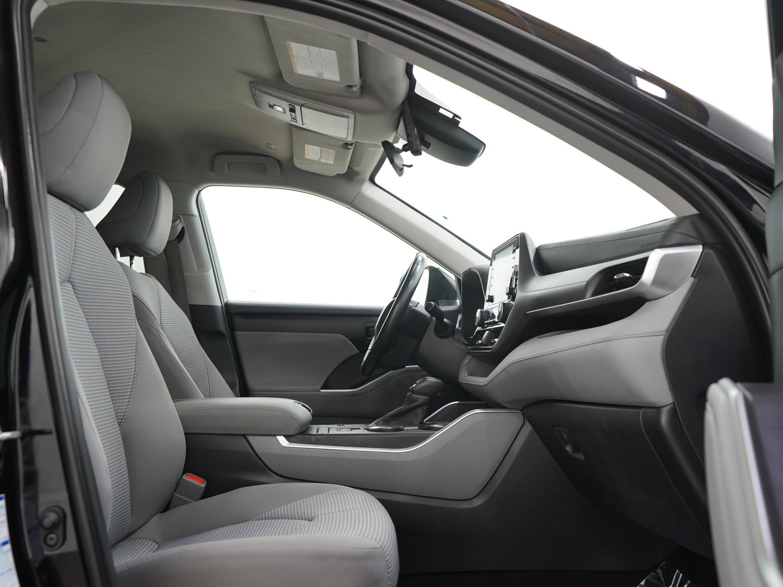Used 2020 Toyota Highlander LE AWD/4WD image 11