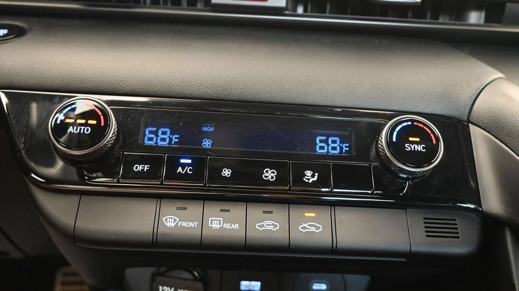 Certified 2025 Hyundai Elantra Sport FWD image 32