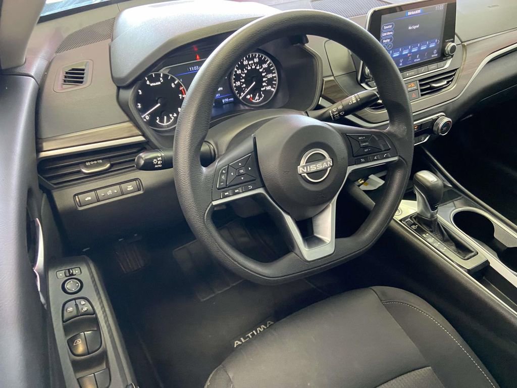Used 2024 Nissan Altima 2.5 SV FWD image 13