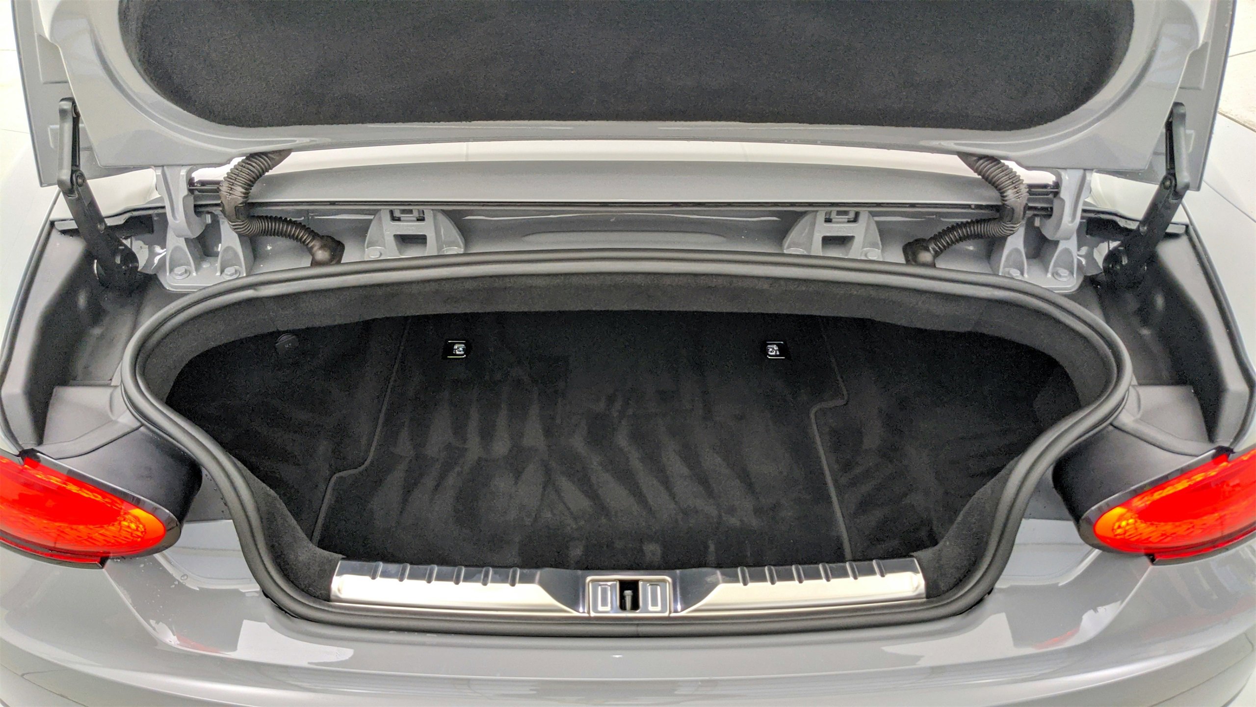 Used 2024 Bentley Continental GT V8 image 28