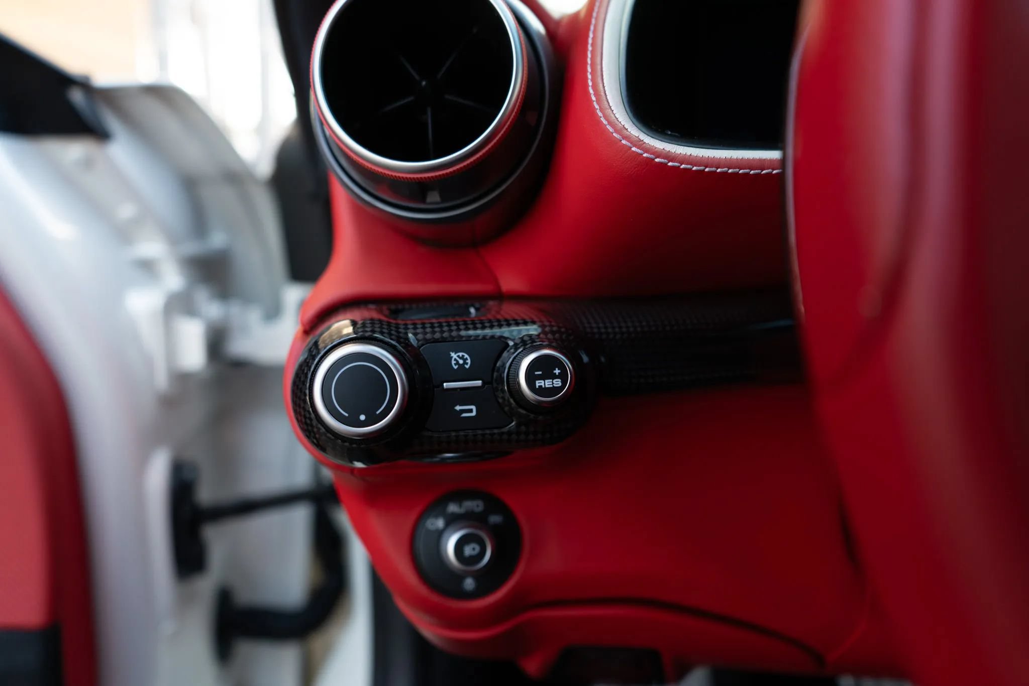 Used 2020 Ferrari 812 Superfast RWD image 63