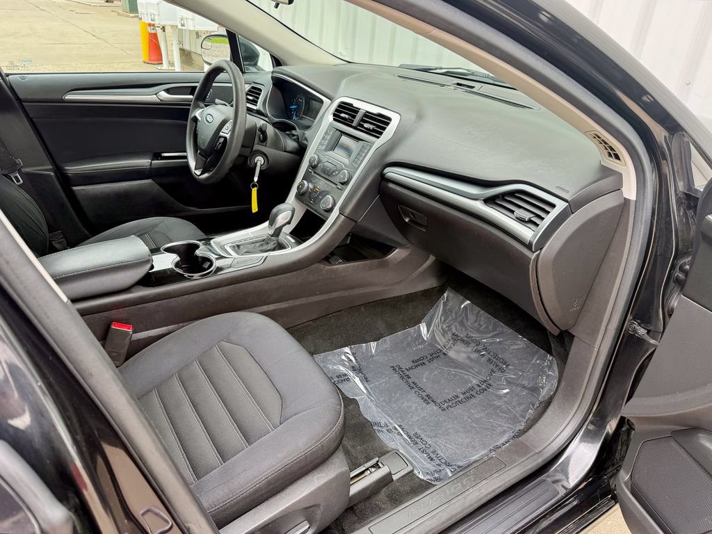 Used 2015 Ford Fusion SE FWD image 19