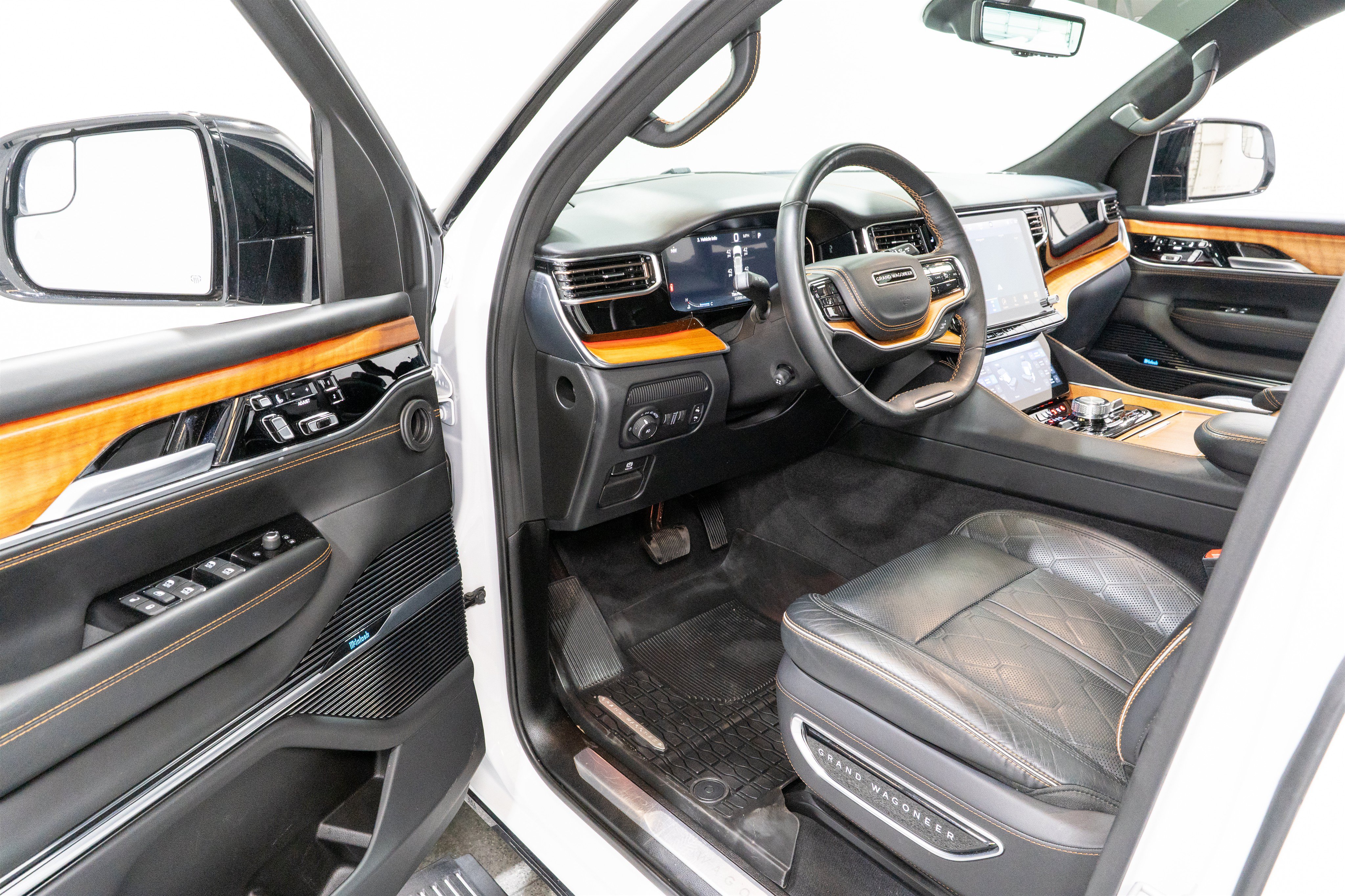 Used 2024 Jeep Grand Wagoneer L Series III AWD/4WD image 13