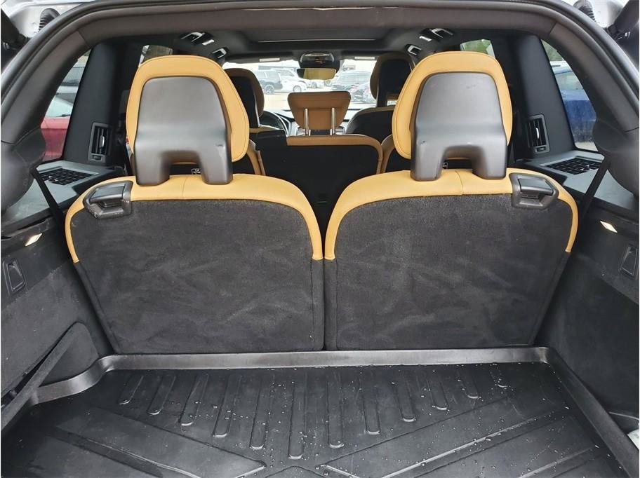 Used 2018 Volvo XC90 T6 Momentum w/ Momentum Plus Package AWD/4WD image 9