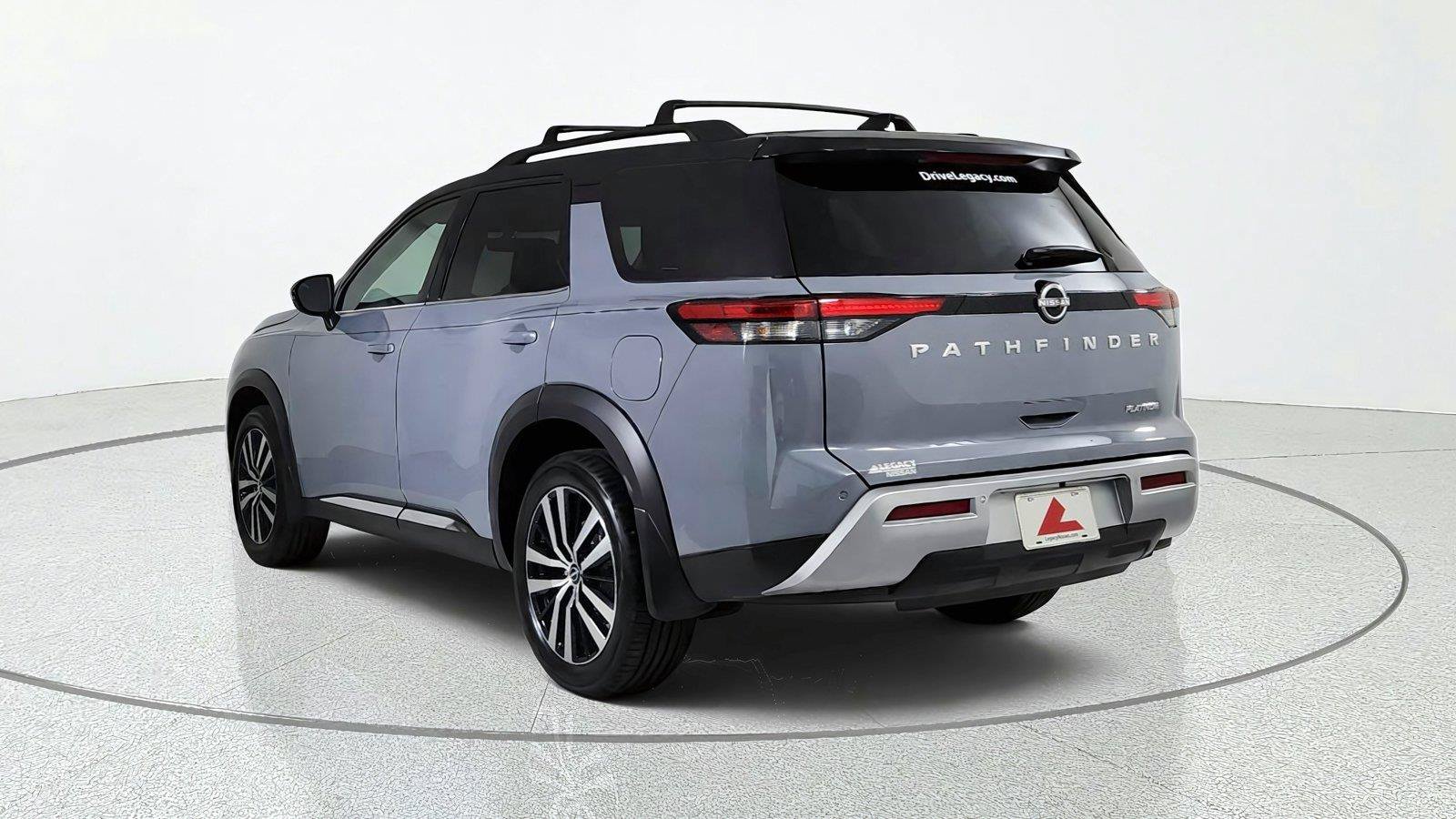 Used 2024 Nissan Pathfinder Platinum FWD image 5