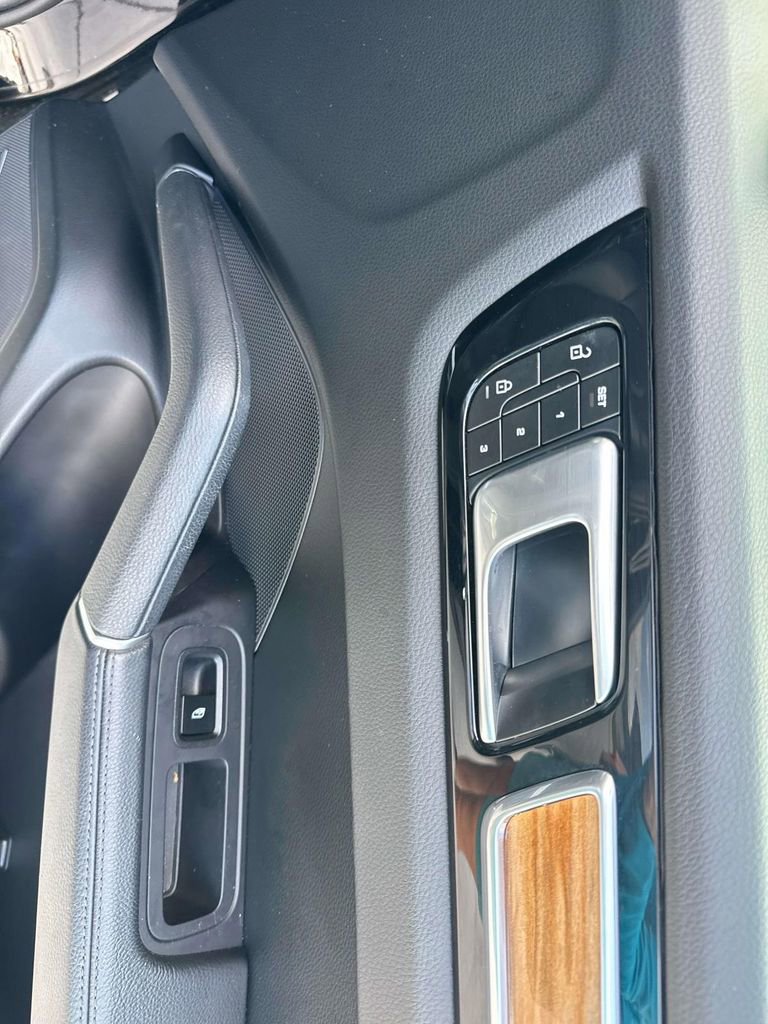 Certified 2023 Porsche Cayenne S Platinum image 20