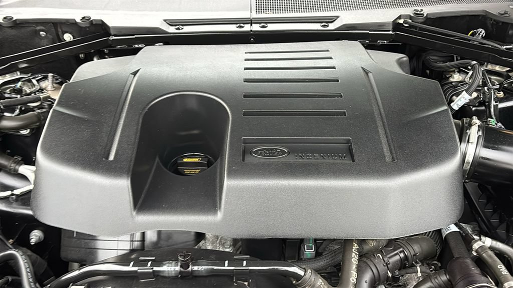 Used 2024 Land Rover Defender 110 X-Dynamic SE AWD/4WD image 32