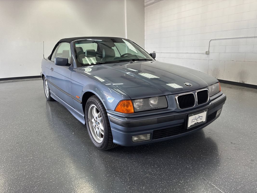 Used 1999 BMW 323i Convertible RWD image 1
