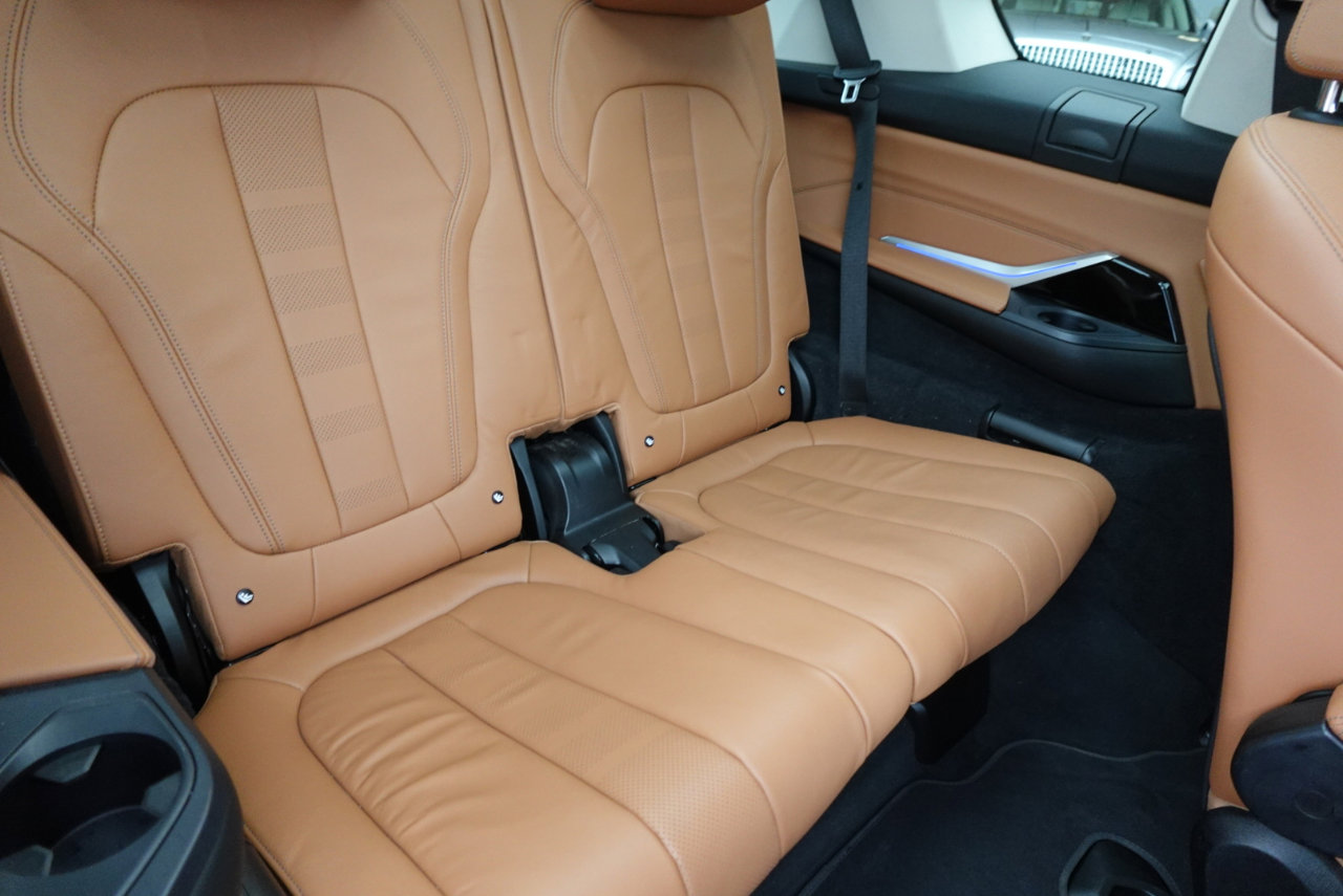 Used 2022 BMW X7 xDrive40i w/ Parking Assistance Package image 11