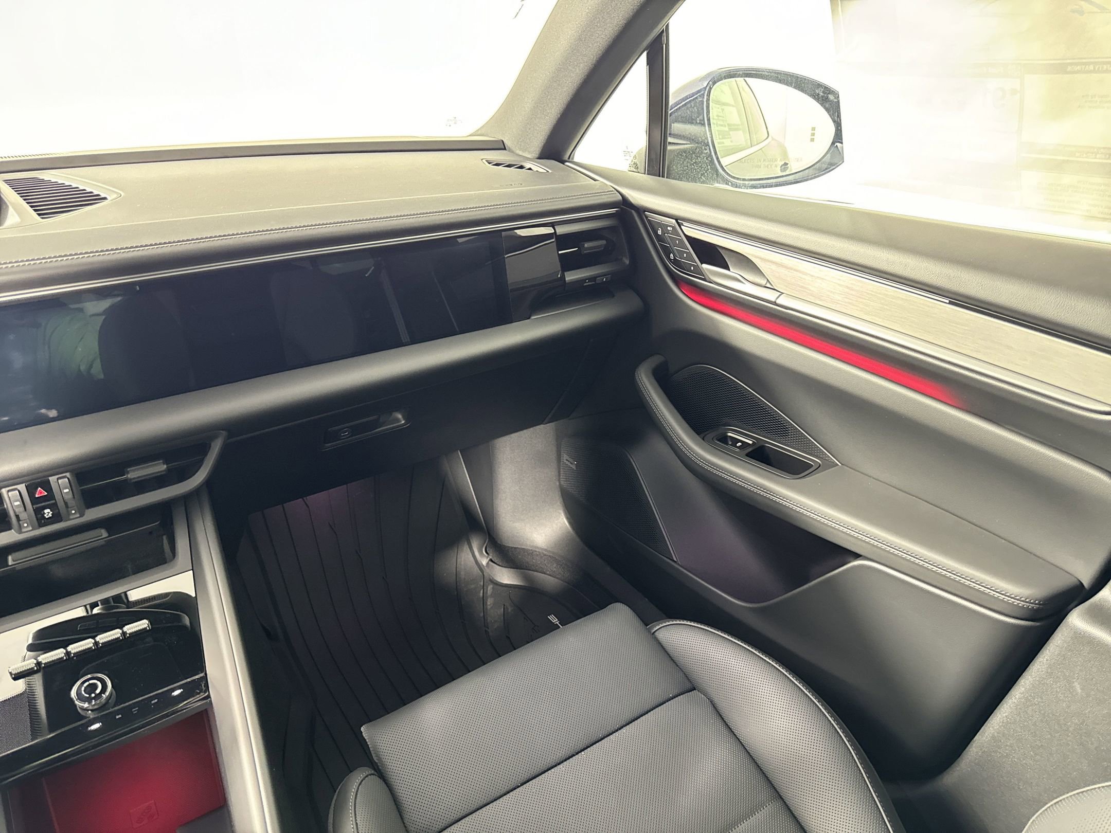 Used 2025 Porsche Macan 4S Electric image 28