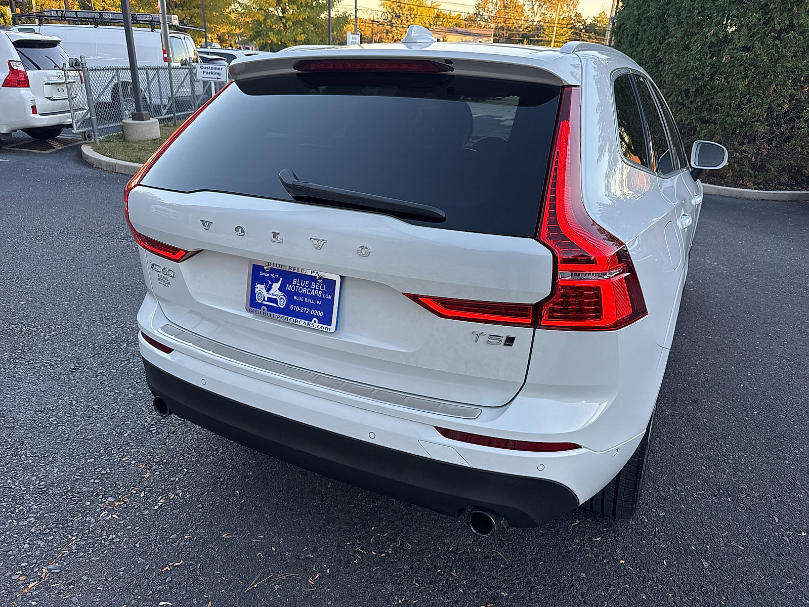 Used 2019 Volvo XC60 T5 Momentum w/ Multimedia Package AWD/4WD image 7