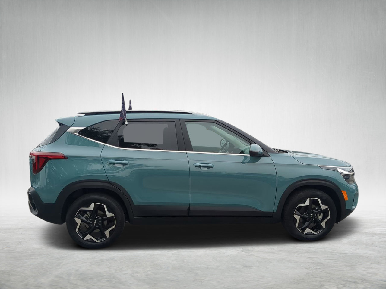 Certified 2025 Kia Seltos EX w/ EX Sunroof Package image 2