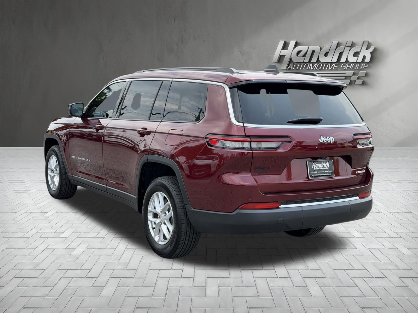 Used 2025 Jeep Grand Cherokee L Laredo RWD image 7