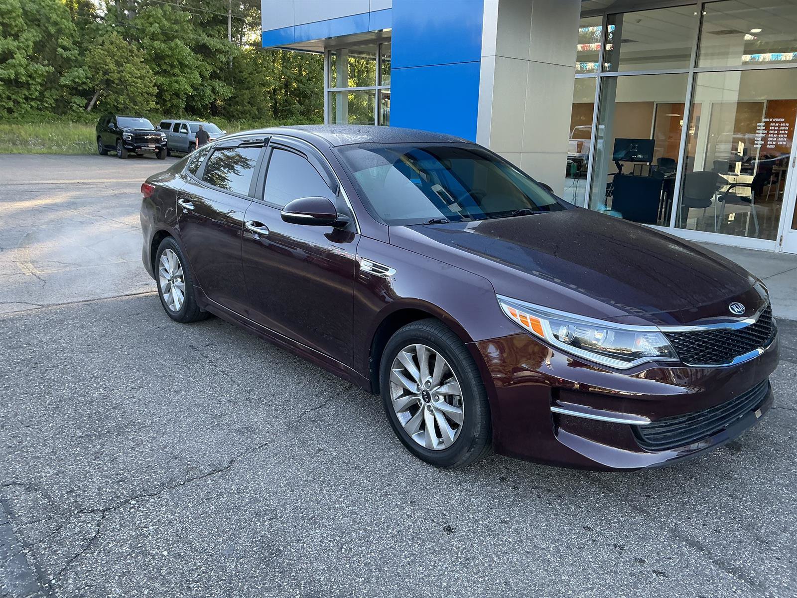 Used 2018 Kia Optima LX w/ 17" Alloy Wheels Package FWD image 4