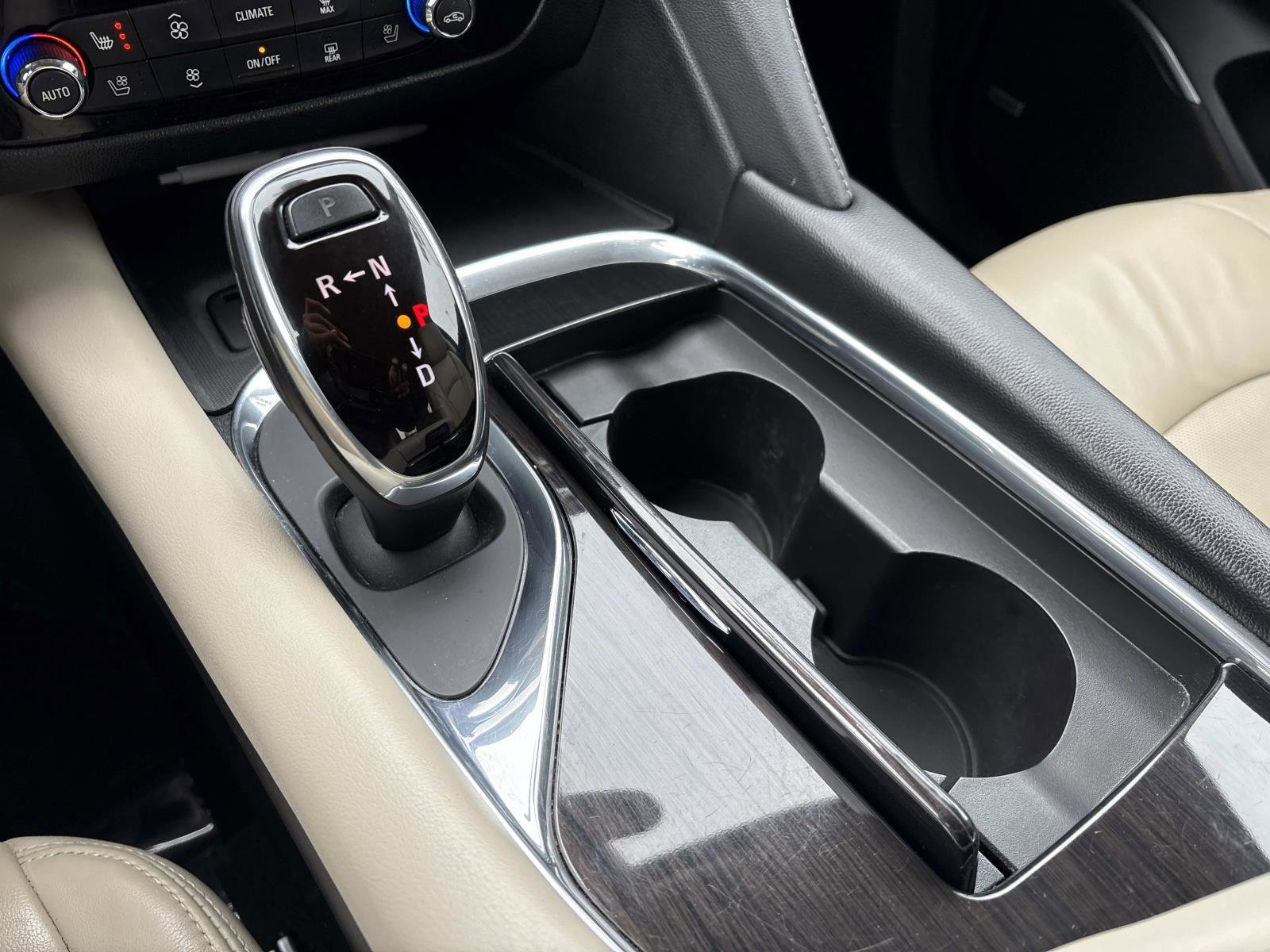 Used 2020 Buick Enclave Premium w/ LPO, Luxury Package image 24