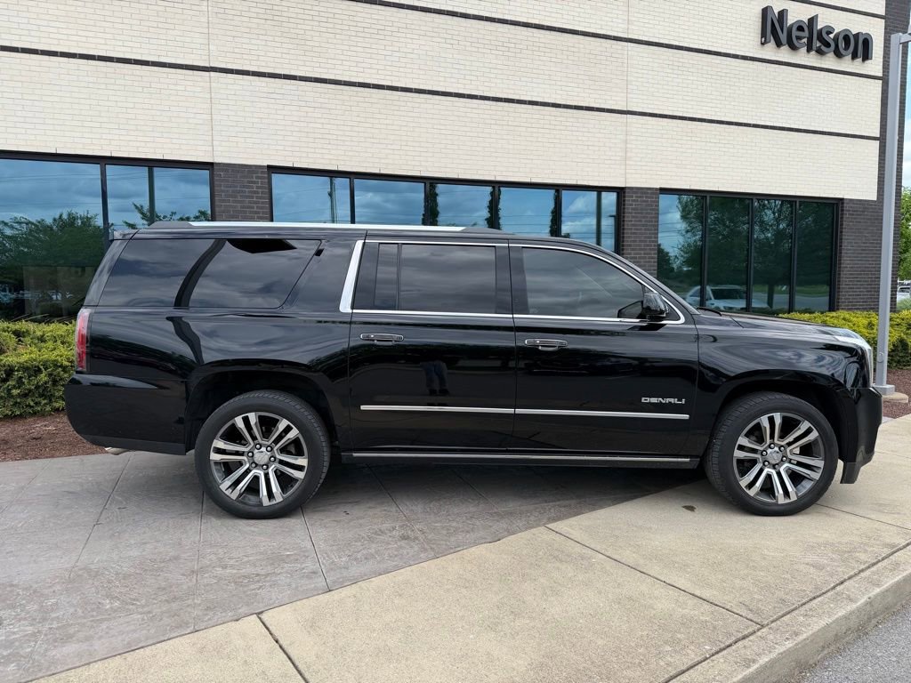 Used 2019 GMC Yukon XL Denali w/ Denali Ultimate Package AWD/4WD image 2