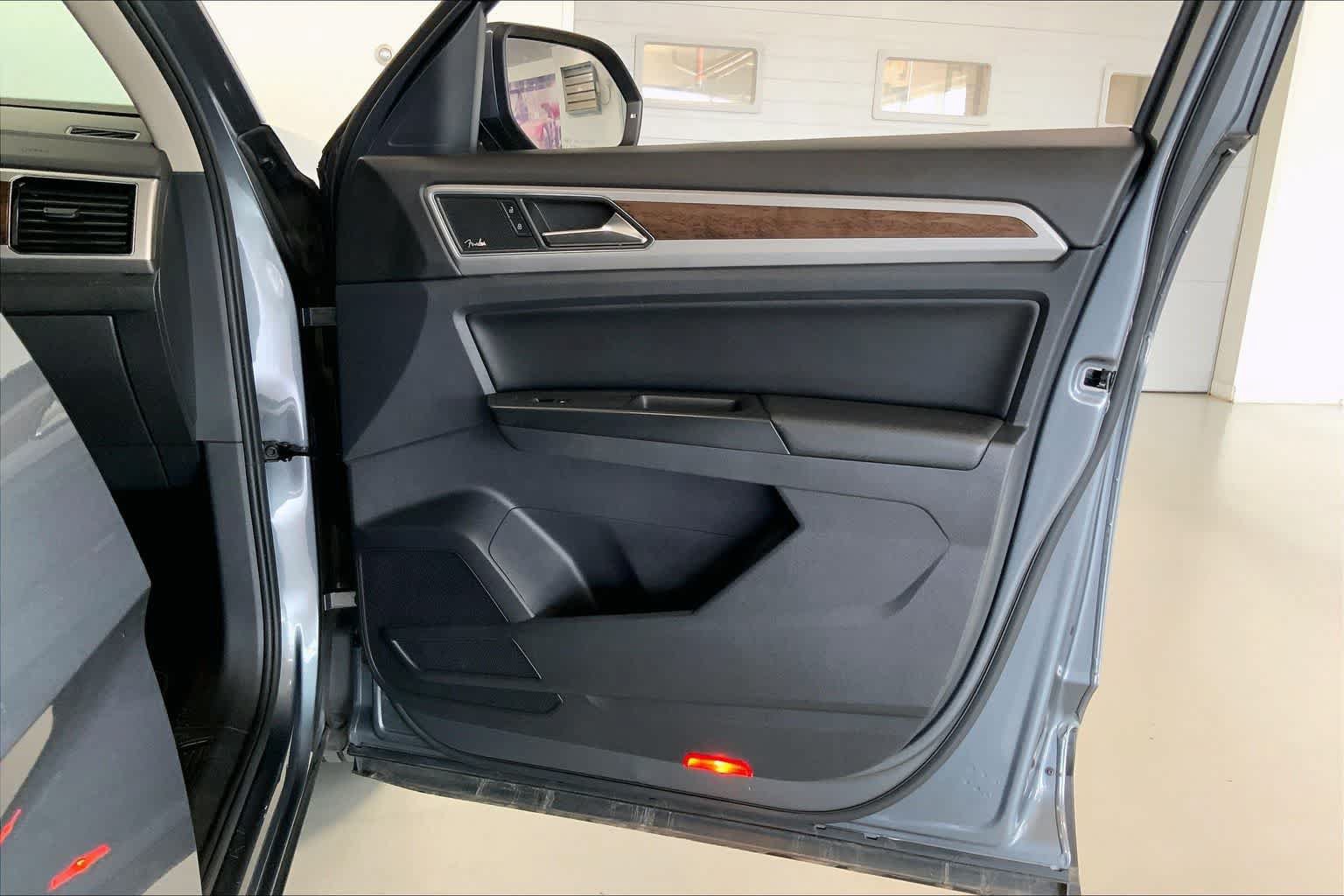 Used 2018 Volkswagen Atlas SEL Premium AWD/4WD image 25