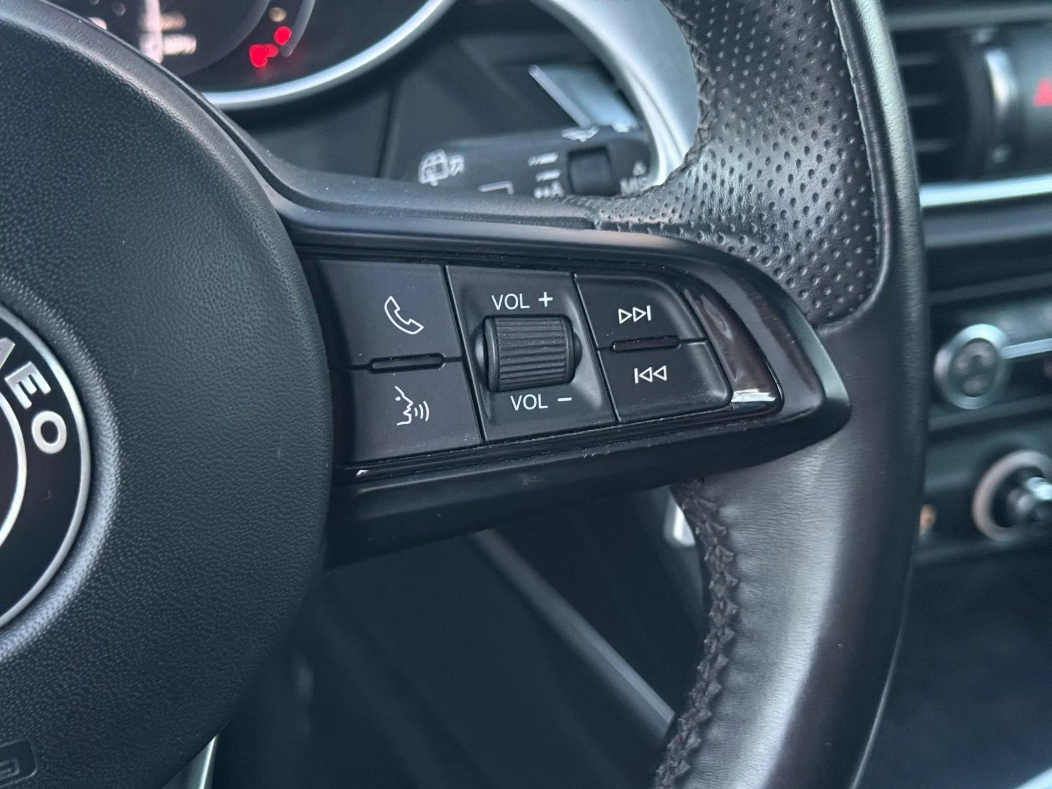 Used 2022 Alfa Romeo Stelvio Sprint image 40