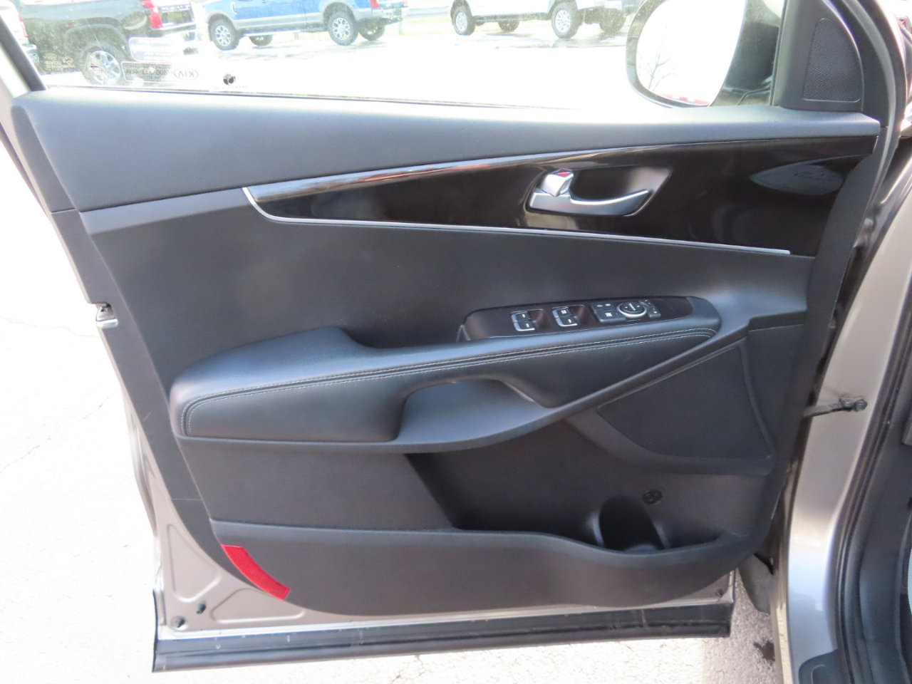 Used 2017 Kia Sorento LX w/ LX Convenience Package image 22