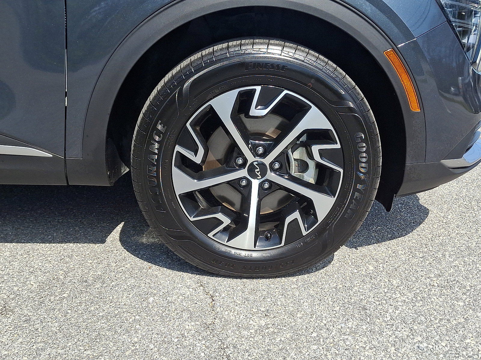 Certified 2025 Kia Sportage EX AWD/4WD image 8