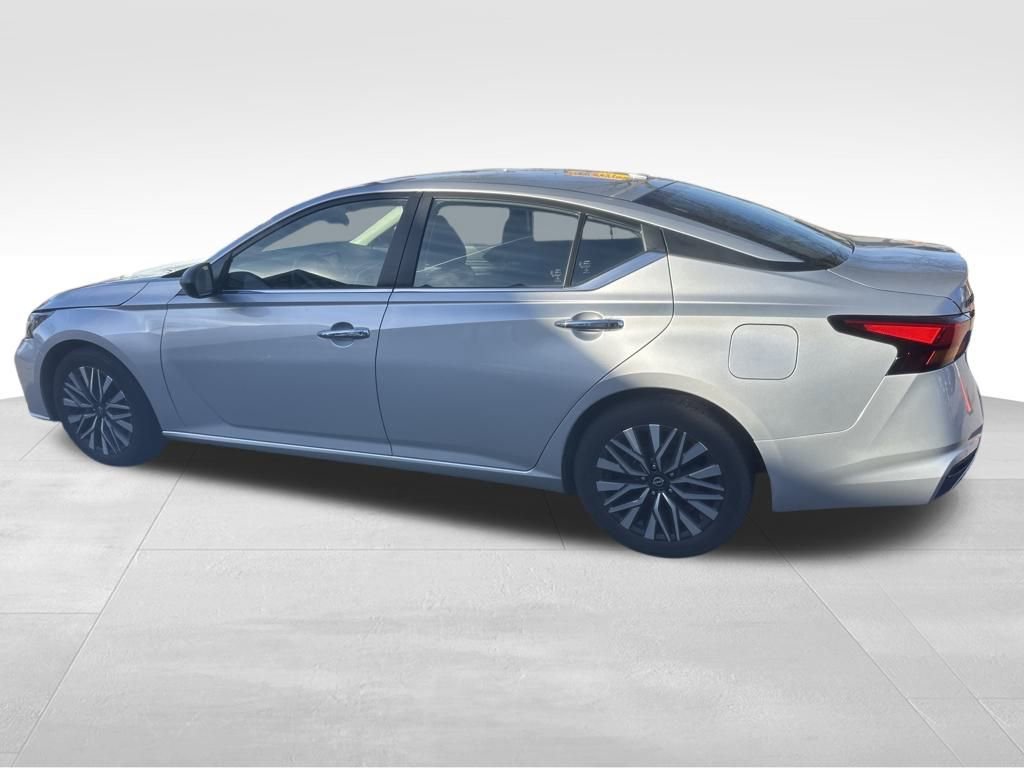 Used 2024 Nissan Altima 2.5 SV image 12