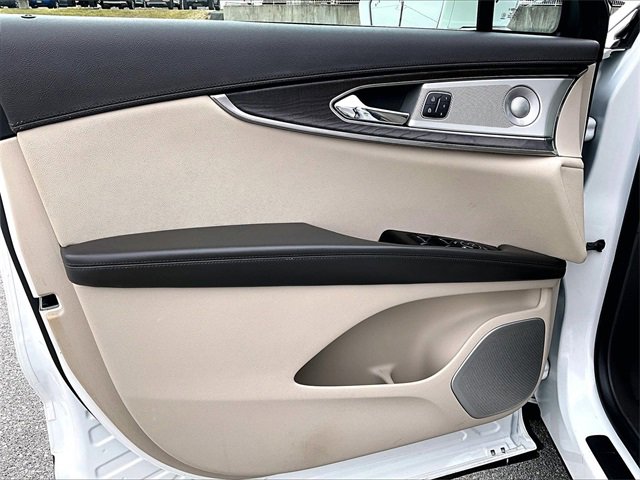 Used 2020 Lincoln Nautilus Reserve w/ Equipment Group 202A image 9