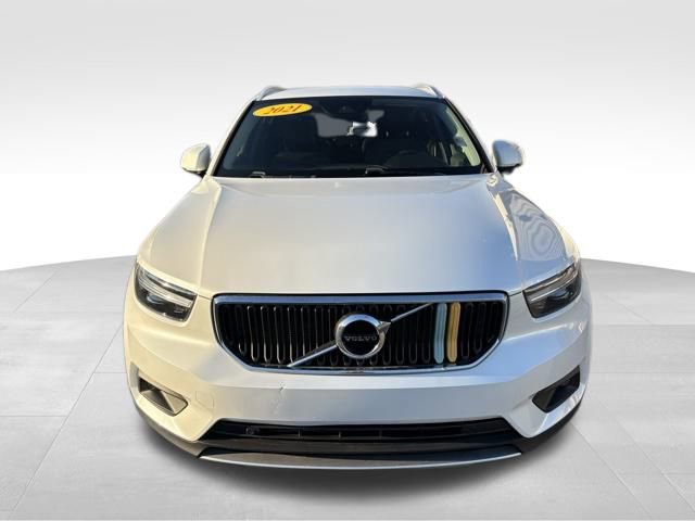 Used 2021 Volvo XC40 T4 Momentum w/ Protection Package Premier image 7