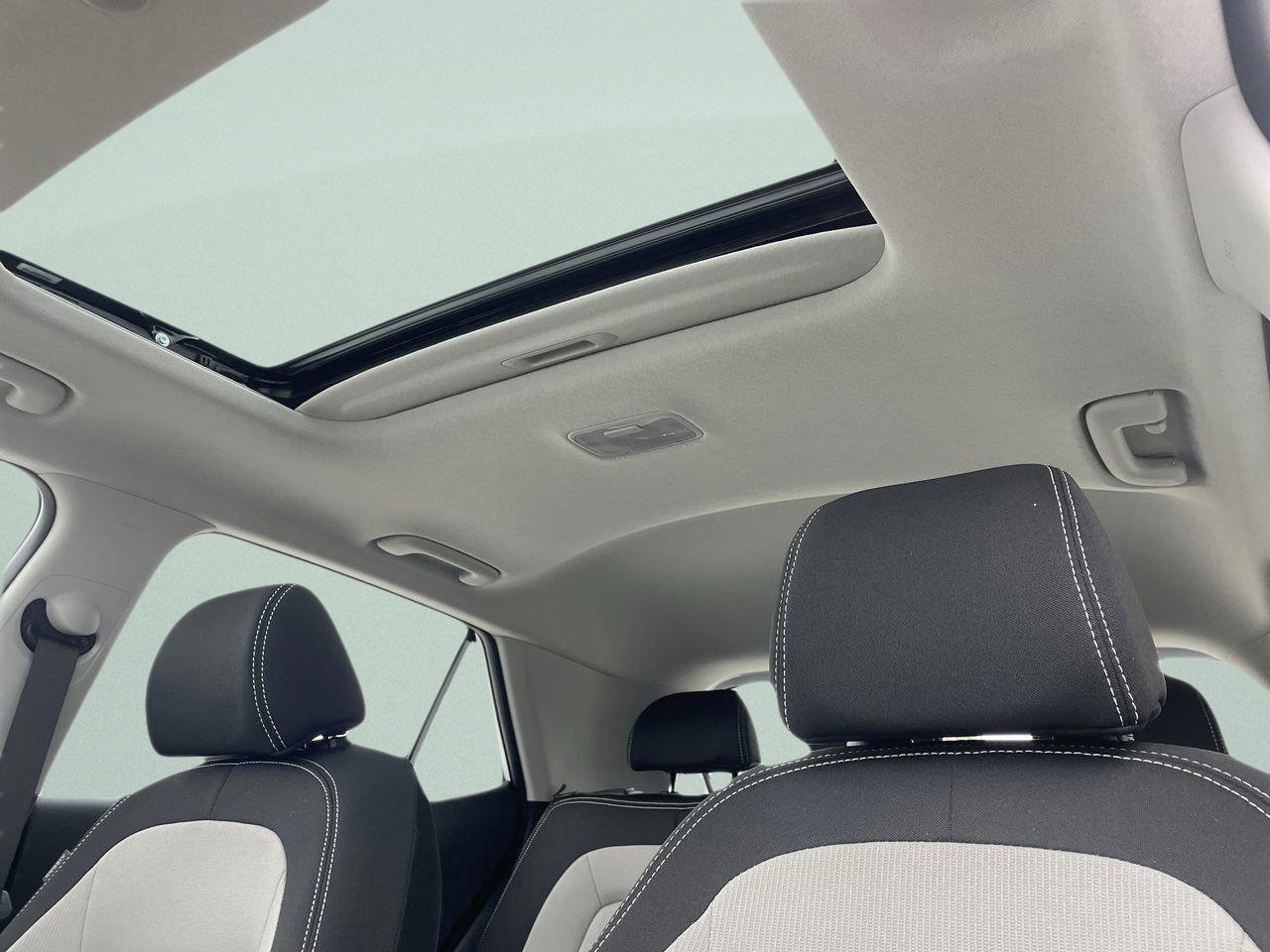 New 2026 Hyundai Venue SEL FWD image 29
