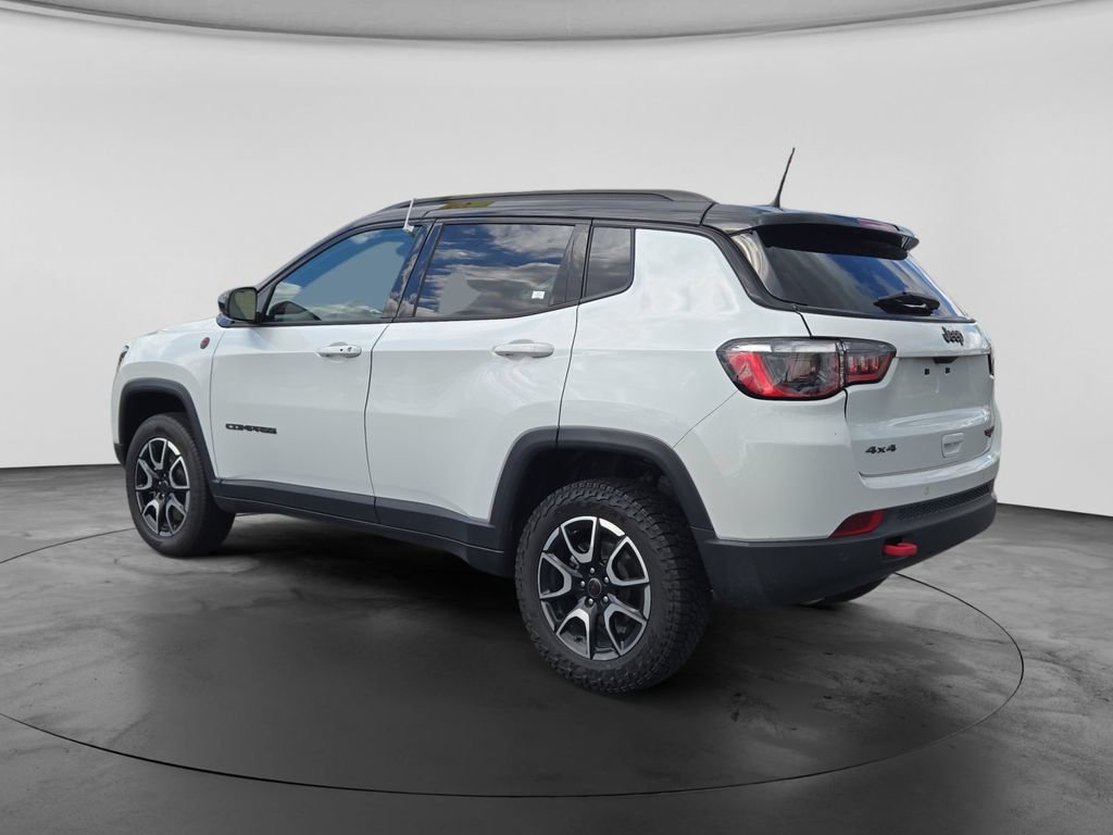 Used 2025 Jeep Compass Trailhawk AWD/4WD image 8