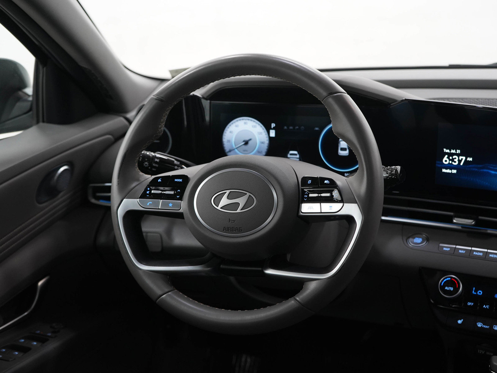 Used 2024 Hyundai Elantra SEL w/ Convenience Package FWD image 14