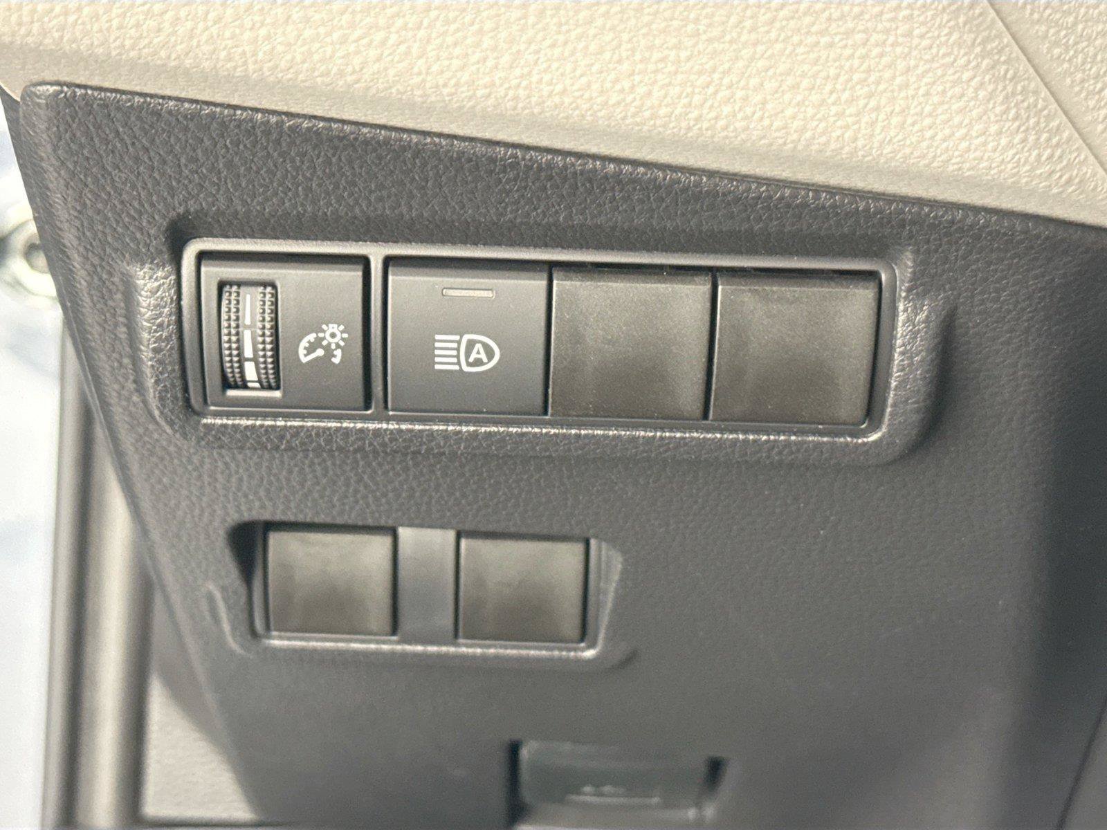 Certified 2025 Toyota Corolla Cross LE w/ Moonroof Package FWD image 15