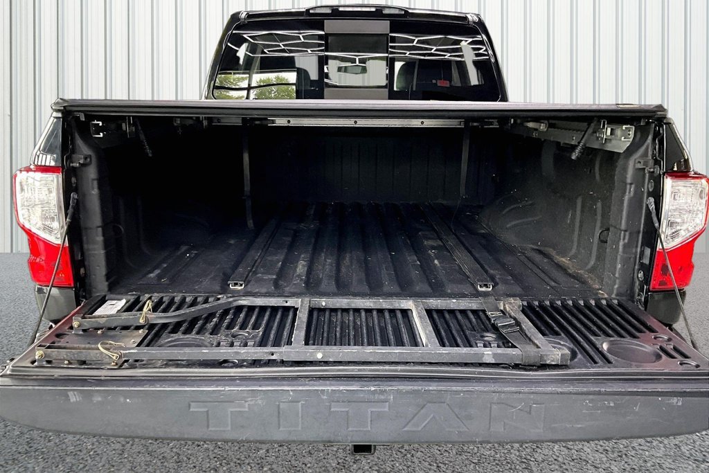 Used 2017 Nissan Titan SL AWD/4WD image 24