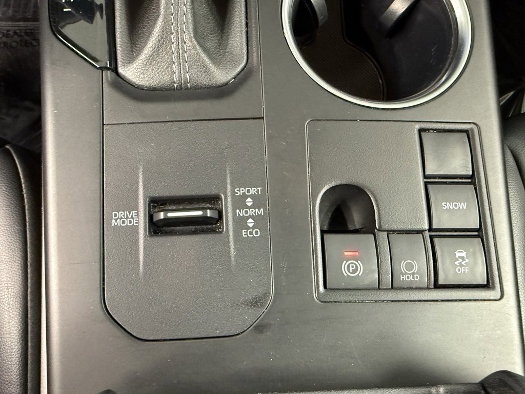 Used 2024 Toyota Highlander LE image 27