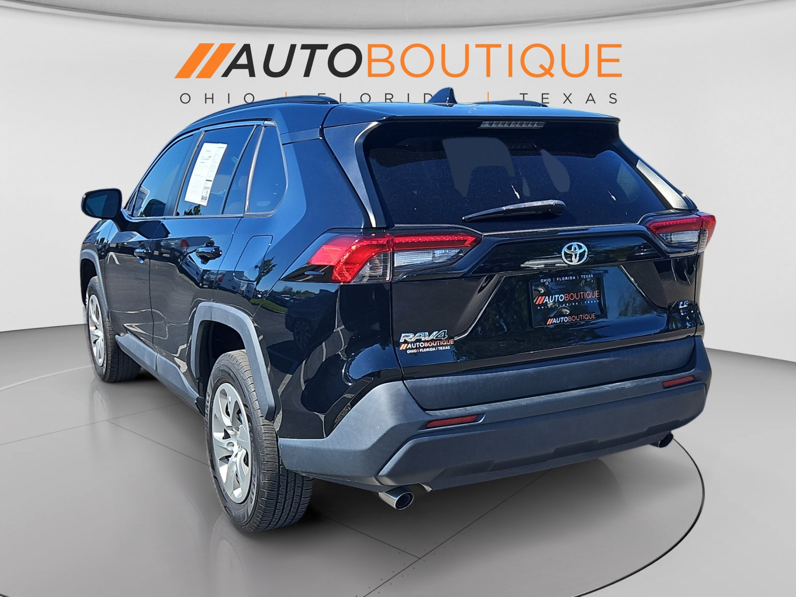 Used 2020 Toyota RAV4 LE FWD image 3