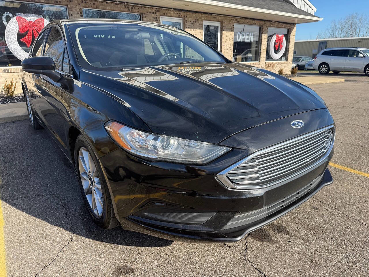Used 2017 Ford Fusion SE image 1