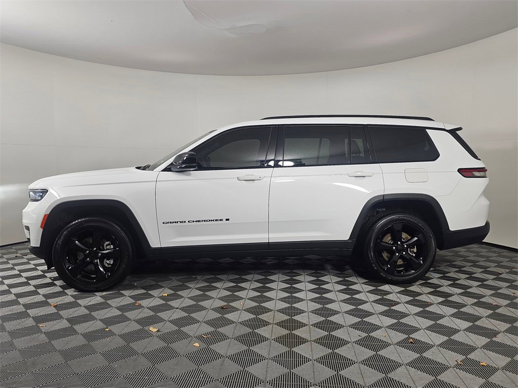 Used 2022 Jeep Grand Cherokee L Laredo image 4