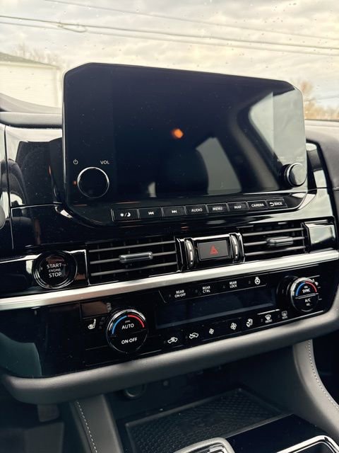 Used 2025 Nissan Pathfinder SL w/ Lighting Package (N92) image 16