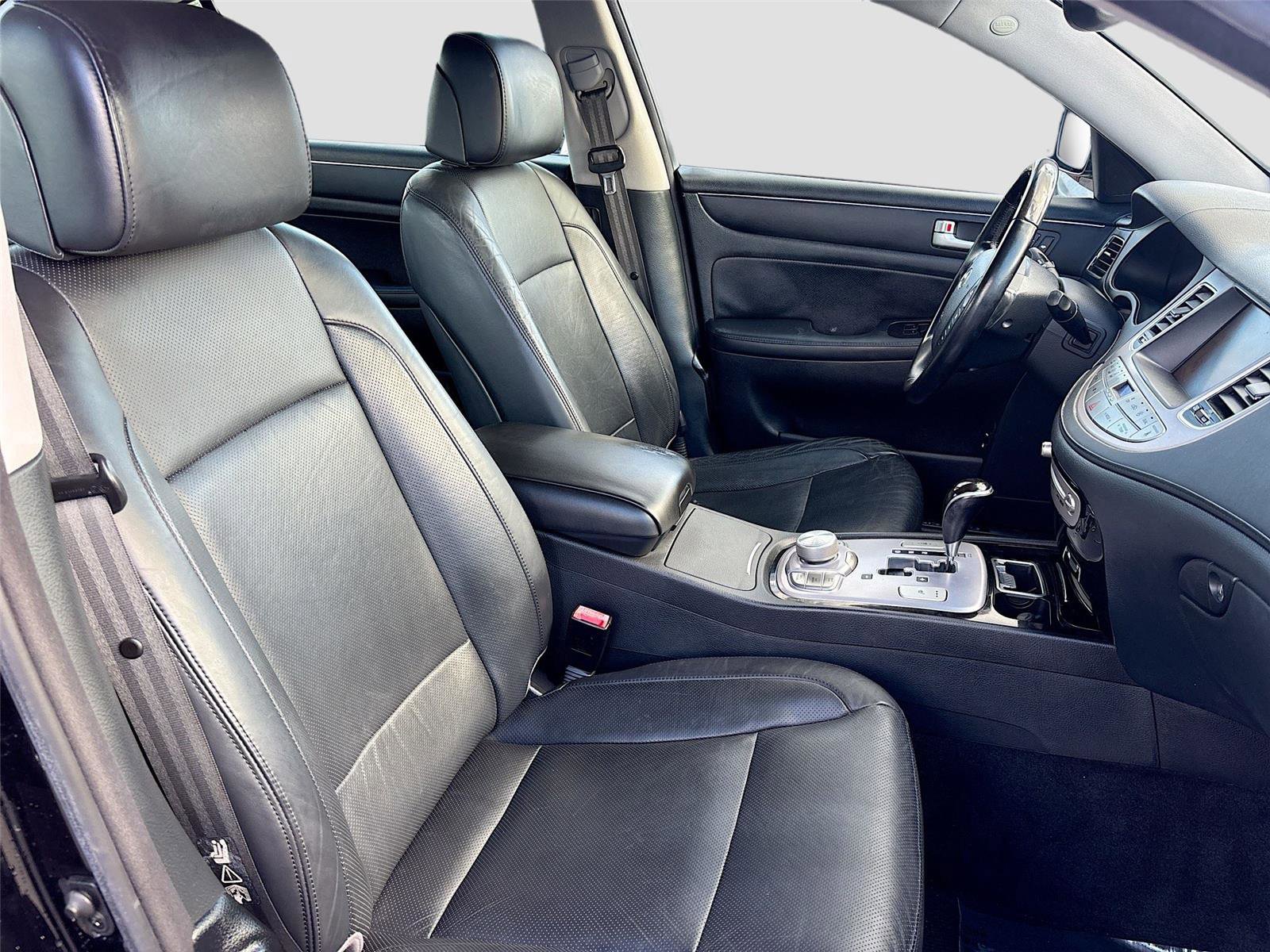 Used 2012 Hyundai Genesis 5.0 image 32