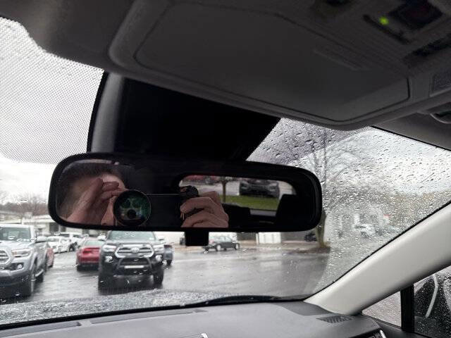 Used 2021 Toyota RAV4 XLE w/ Convenience Package image 20