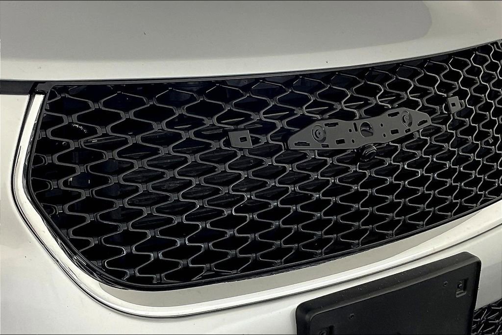 Used 2024 Chrysler Pacifica Touring-L image 39