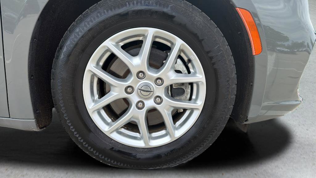 Used 2022 Chrysler Pacifica Touring-L FWD image 21
