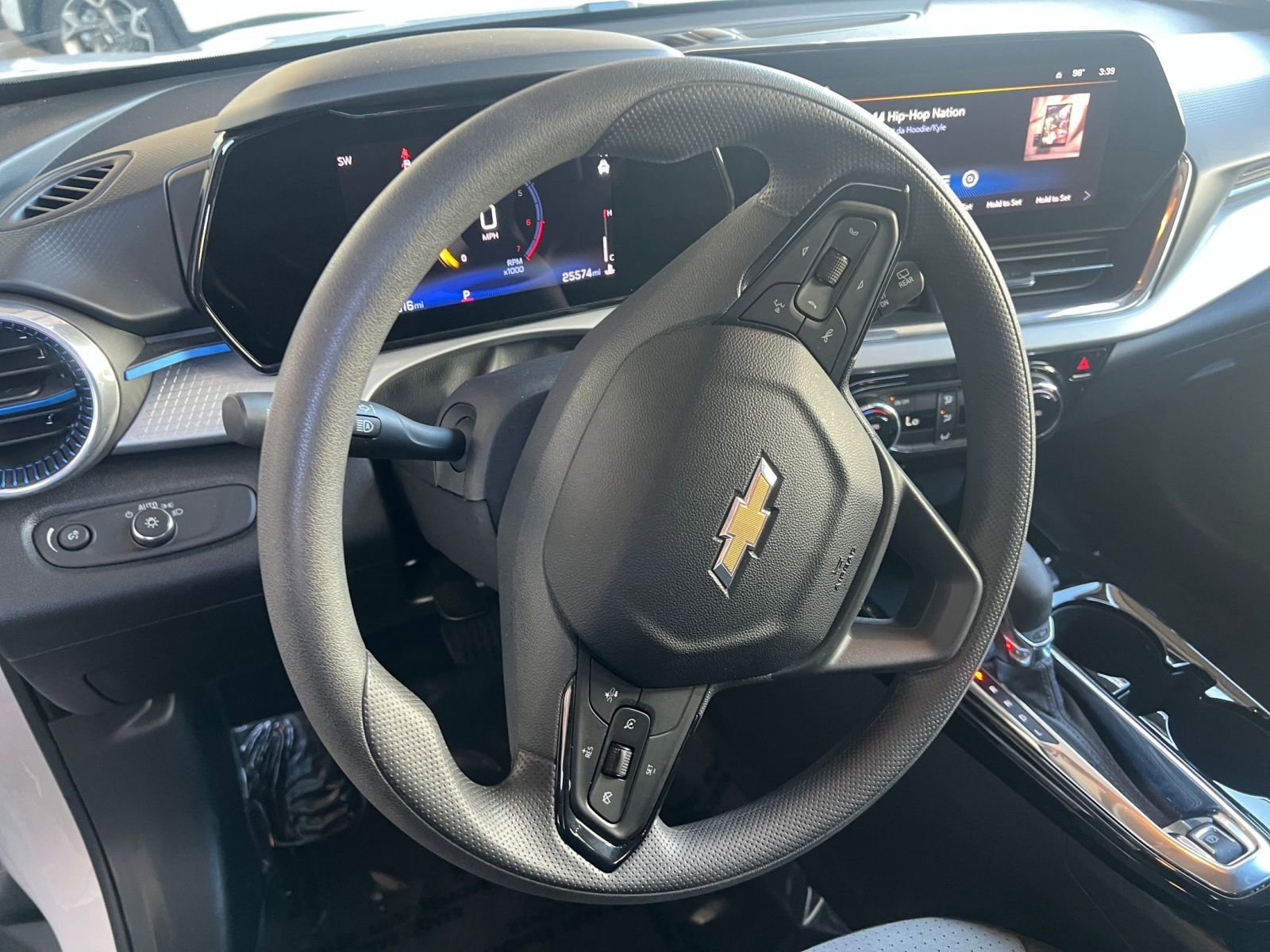 Used 2025 Chevrolet Trax LT FWD image 28
