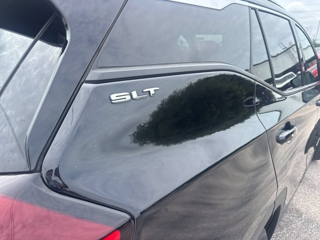 Used 2024 GMC Terrain SLT FWD image 3