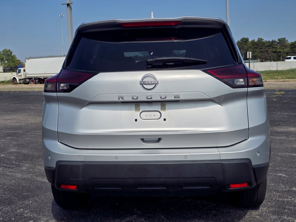 Used 2025 Nissan Rogue SV FWD image 12