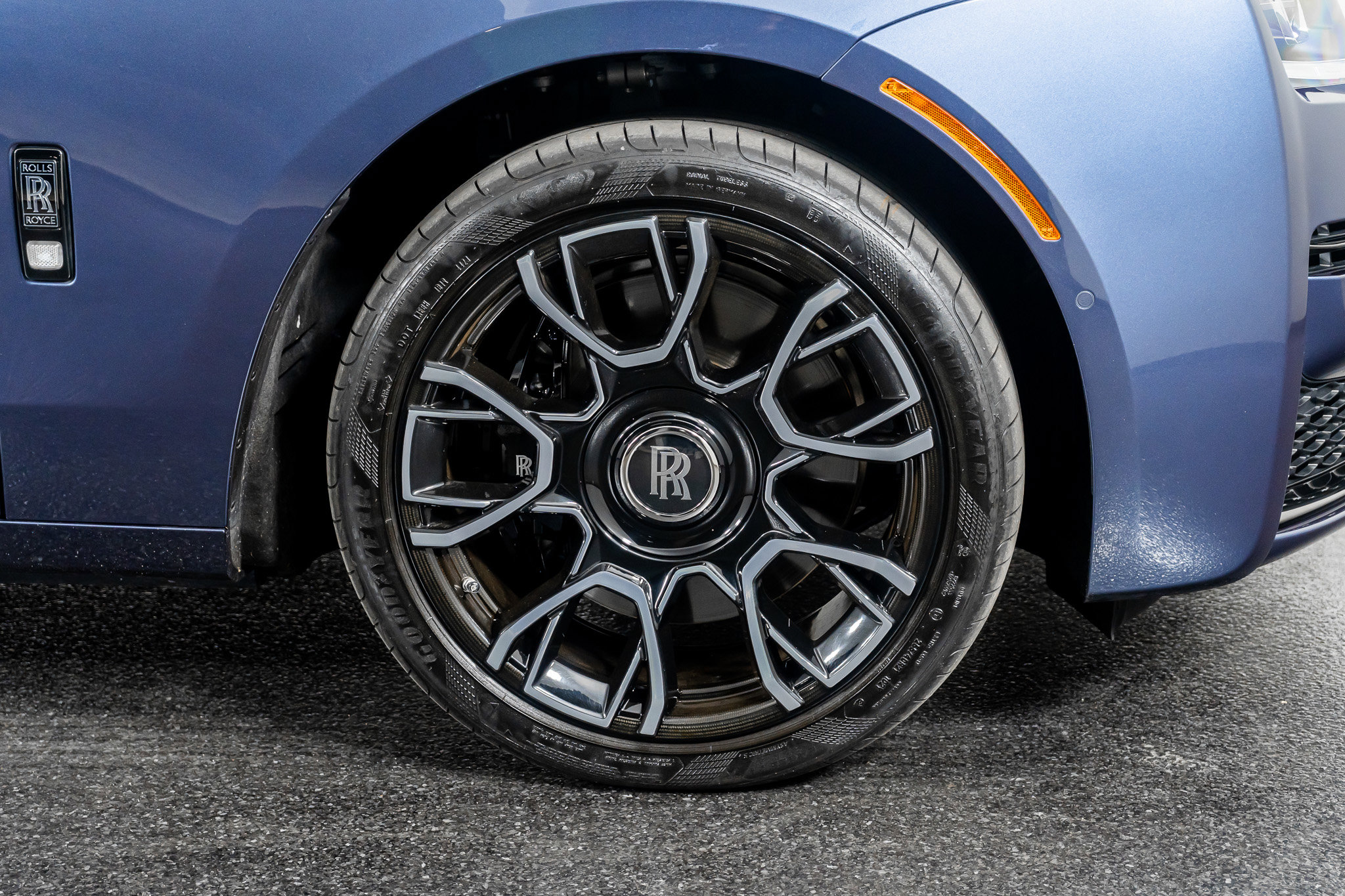 Used 2024 Rolls-Royce Ghost Black Badge w/ Black Badge Ghost Package image 7