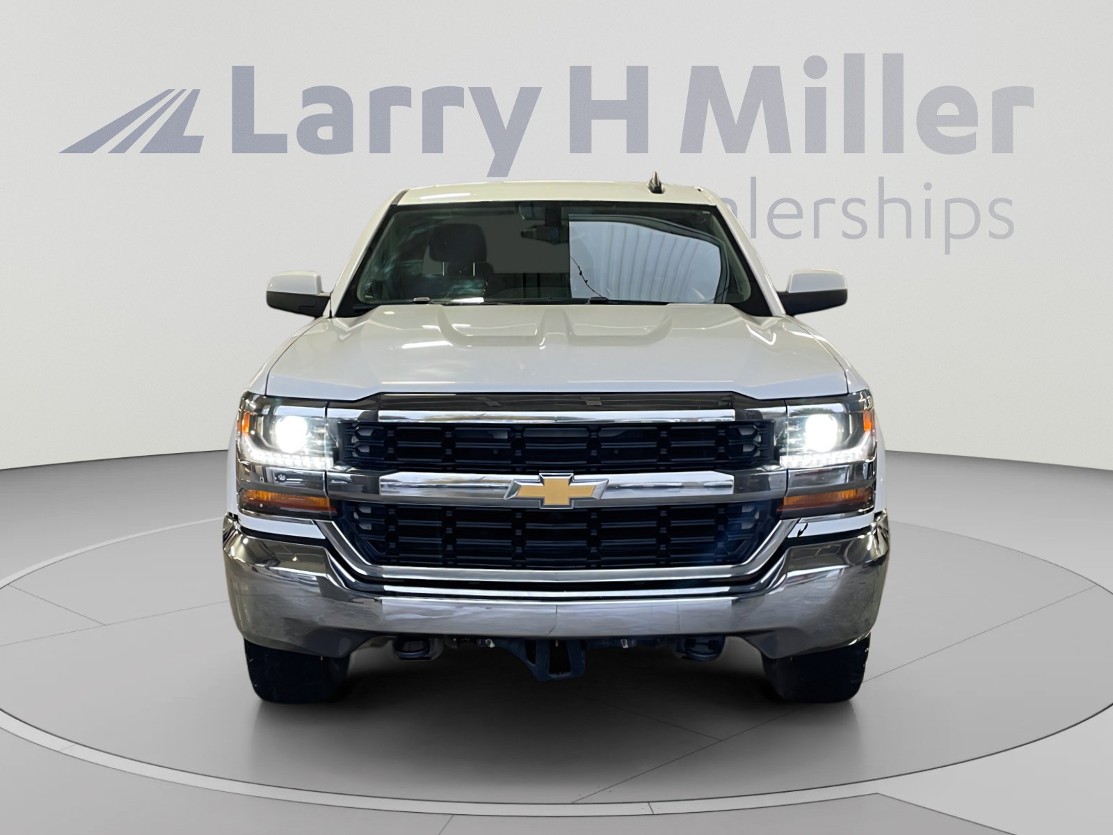 Used 2017 Chevrolet Silverado 1500 LT w/ Trailering Package AWD/4WD image 8